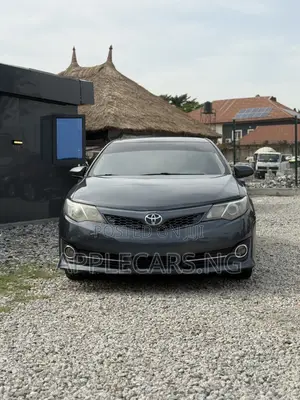 Toyota Camry SE 4dr Sedan (2.5L 4cyl 6A) 2013 Gray