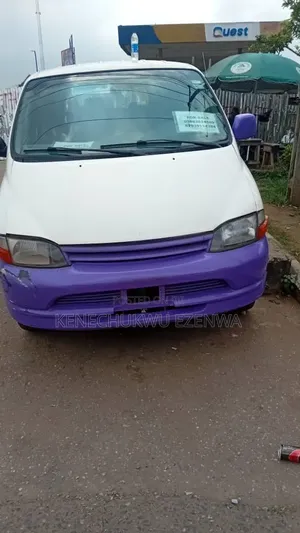 Toyota HiAce 2004 White