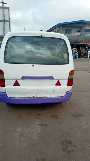 Toyota HiAce 2004 White