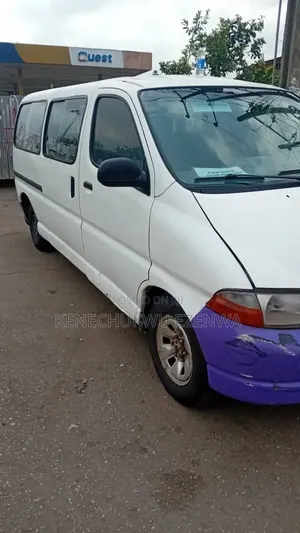 Toyota HiAce 2004 White