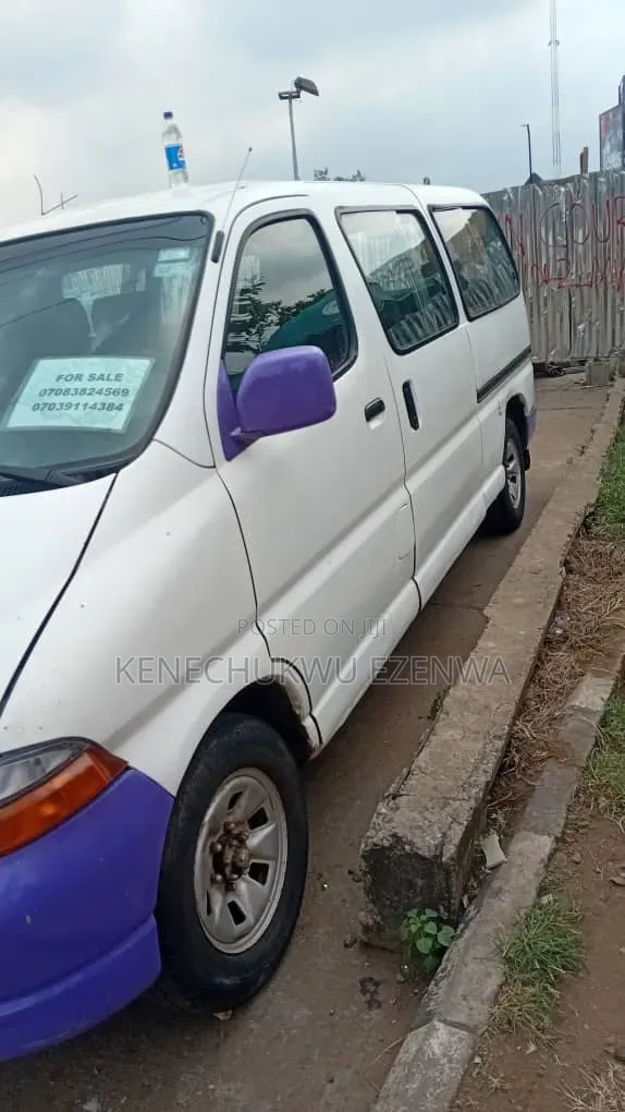Toyota HiAce 2004 White