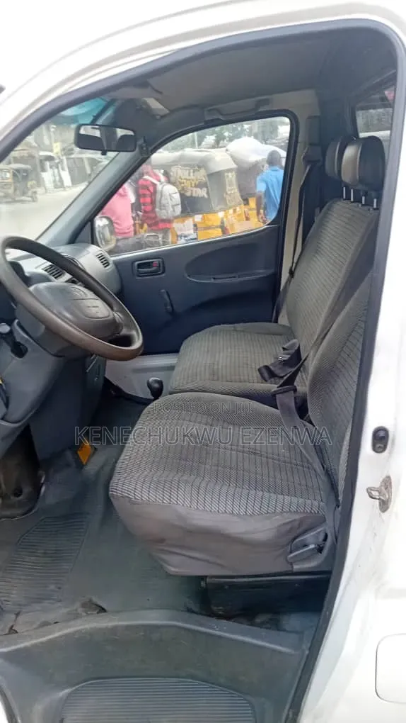 Toyota HiAce 2004 White