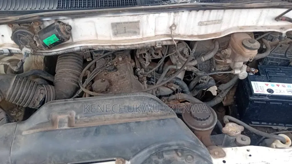 Toyota HiAce 2004 White