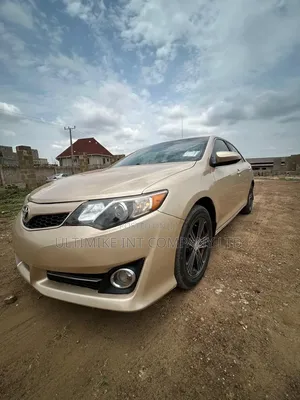 Toyota Camry SE 4dr Sedan (2.5L 4cyl 6A) 2013 Gold