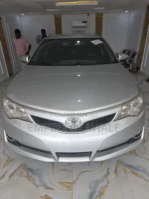 Toyota Camry XLE 4dr Sedan (2.5L 4cyl 6A) 2012 Silver
