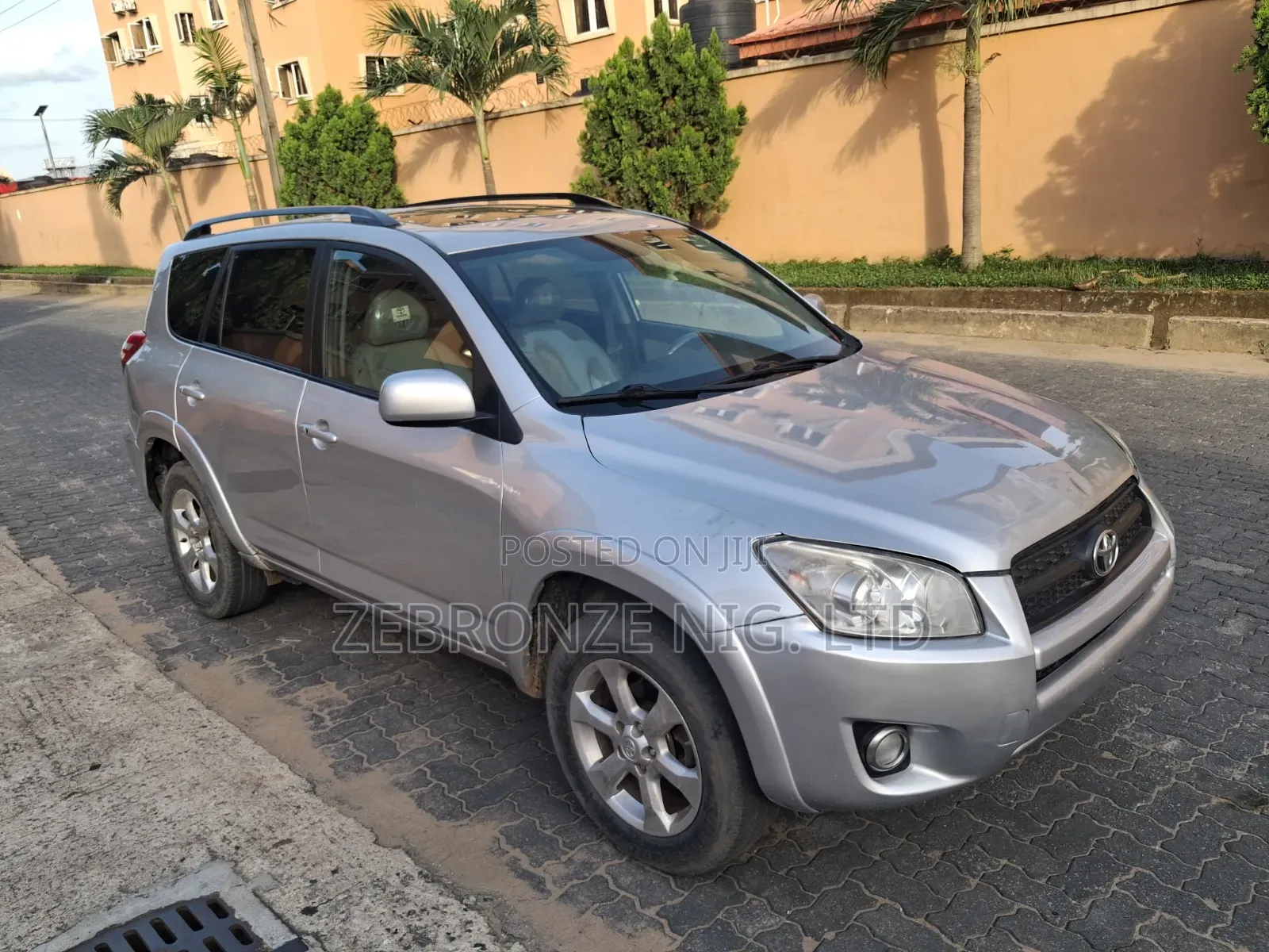 Toyota RAV4 2.5 Limited 2010 Silver