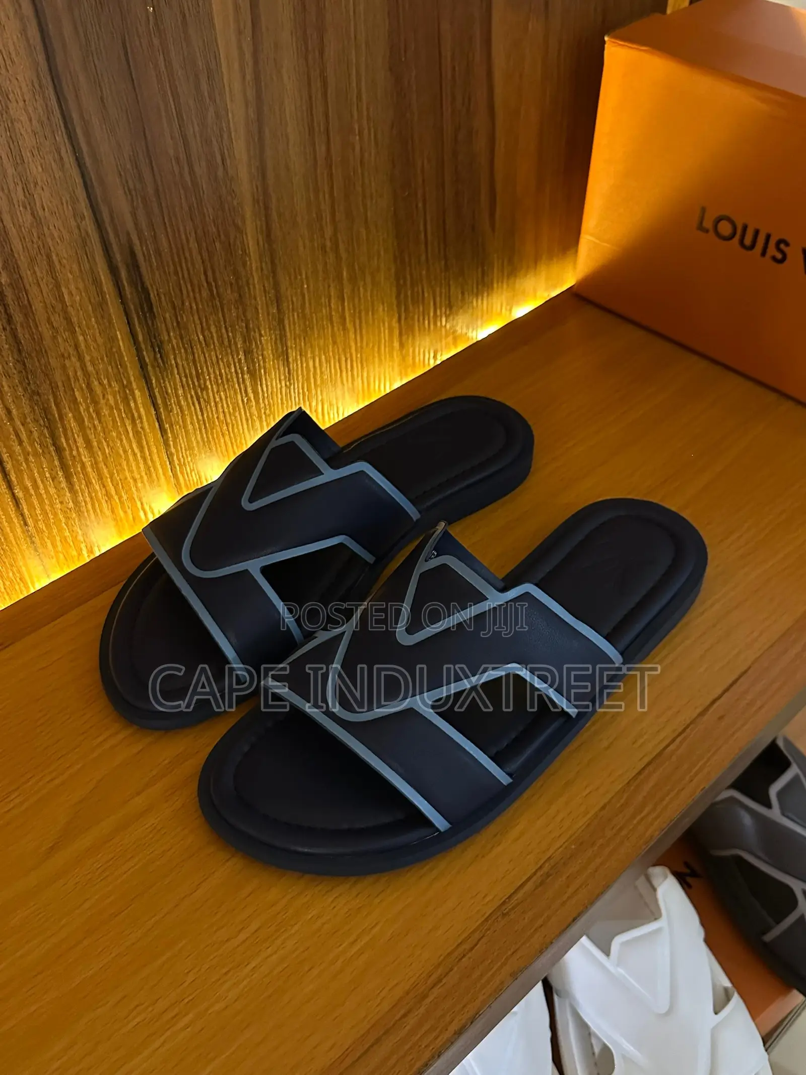 Classy Louis Vuitton Oasis Slide - Classic Style