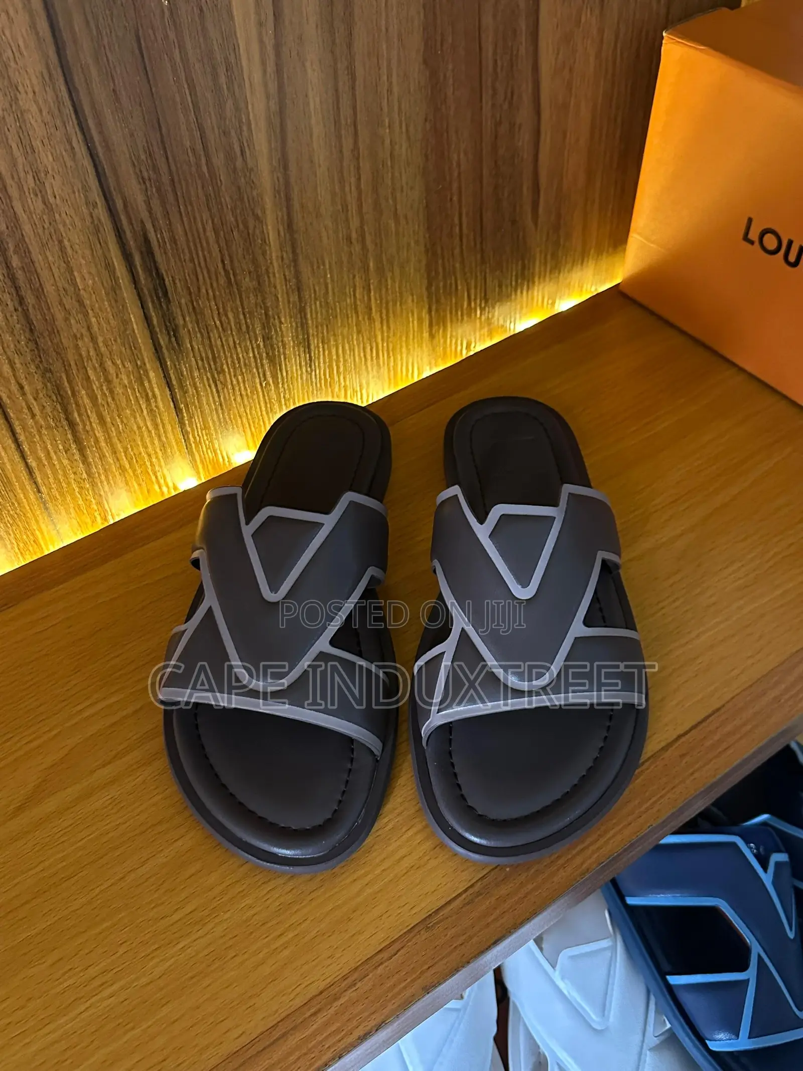 Classy Louis Vuitton Oasis Slide - Classic Style