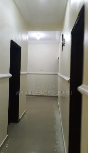 3bdrm Block of Flats in Sunnyside Homes, Sabon Lugbe for rent