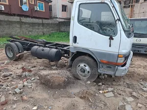 Mitsubishi Canter 2000 White