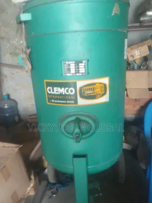 Clemco Sandblasting Pot International SCWB-2452 Sandblaster Machine.