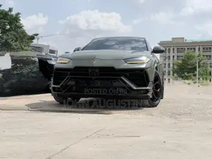 Lamborghini Urus 2024 Green