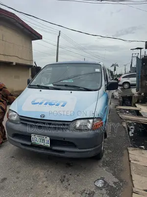 Toyota HiAce 2004 Blue