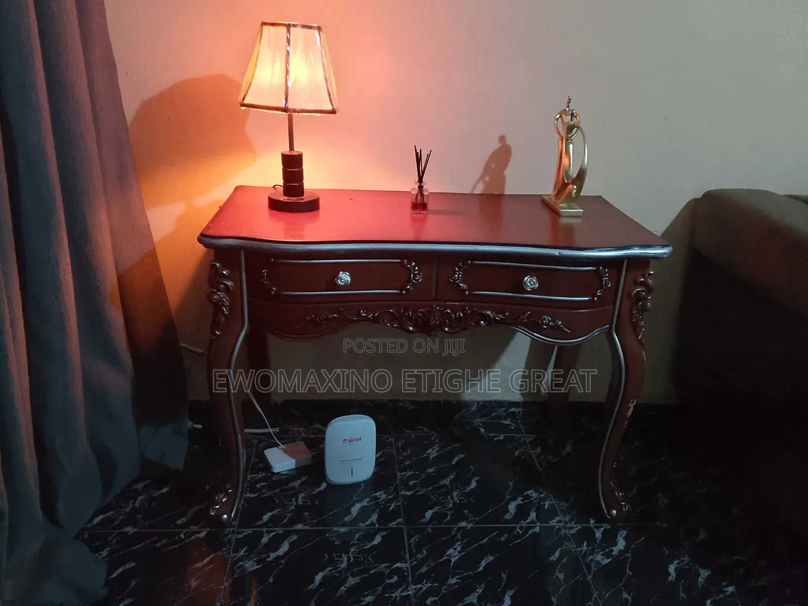 Royal Console Tabe