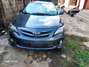 Toyota Corolla L 4dr Sedan (1.8L 4cyl 5M) 2012 Gray