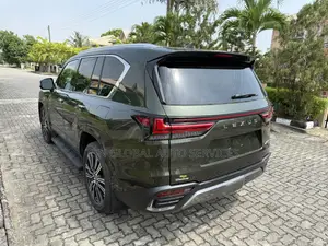 Lexus LX 600 2022 Green