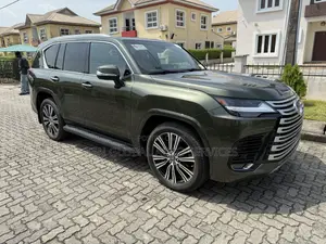 Lexus LX 600 2022 Green
