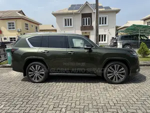 Lexus LX 600 2022 Green