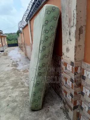 Used Mouka Mattress (With Picture) Size: 6 X 6 Ft Thickness: 10 Inch