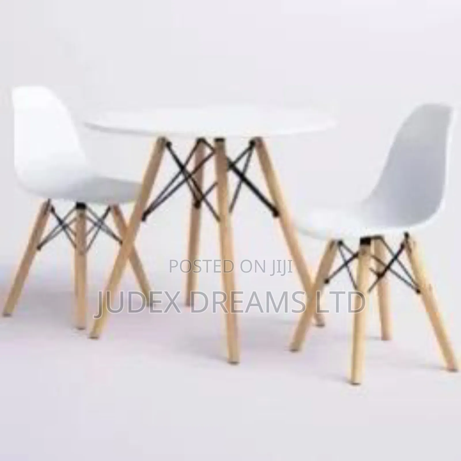Classic Coffee Table and 2 Chairs