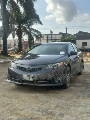 Toyota Camry SE V6 4dr Sedan (3.5L 6cyl 6A) 2013 Gray