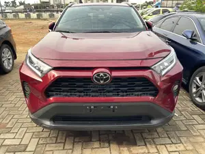 Toyota RAV4 XLE 2021 Red