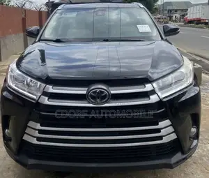 Toyota Highlander XLE 4x4 V6 (3.5L 6cyl 8A) 2018 Black