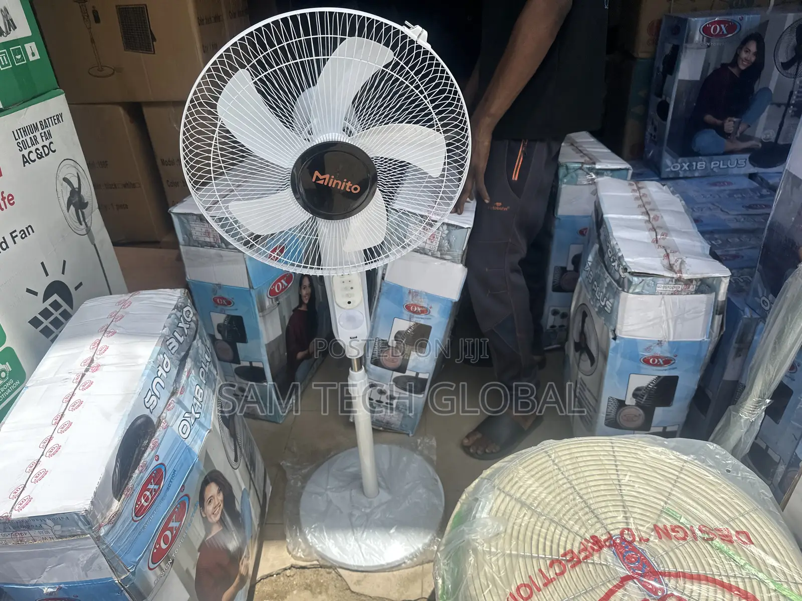 16"Solar Rechargeable Fan