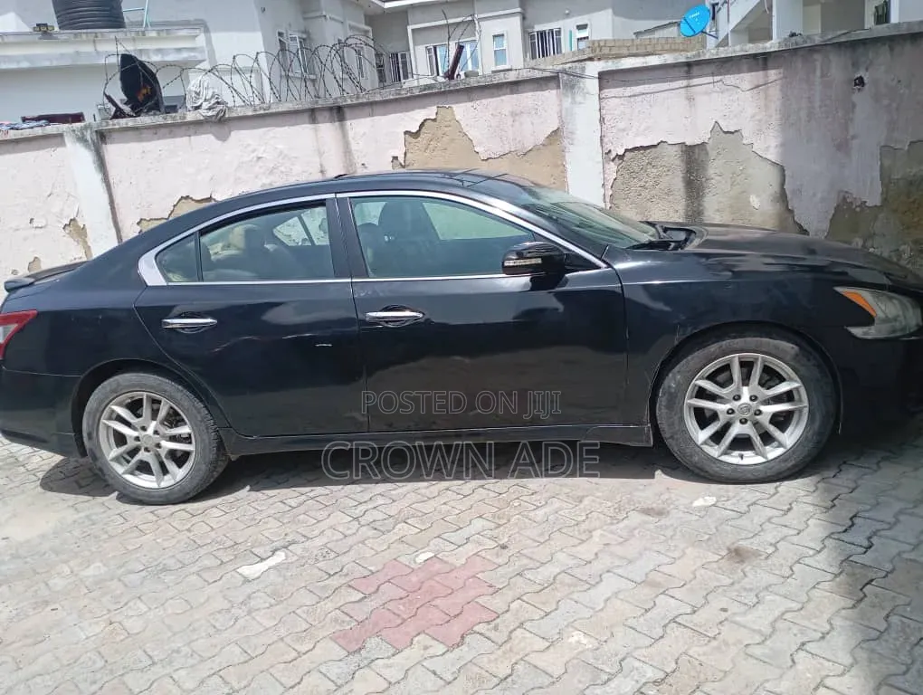 Nissan Maxima 2012 Black