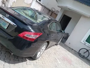 Nissan Maxima 2012 Black
