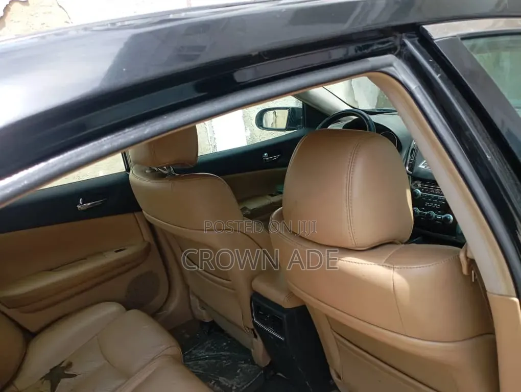 Nissan Maxima 2012 Black