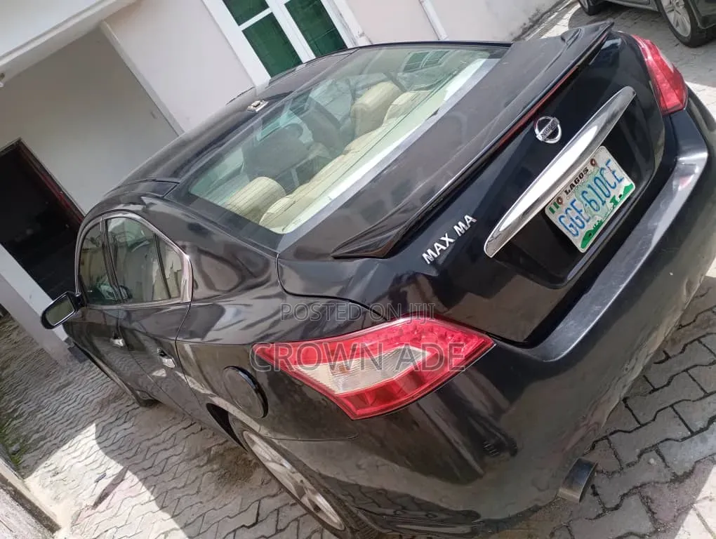 Nissan Maxima 2012 Black