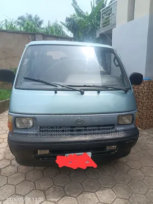 Toyota HiAce 1988 Blue