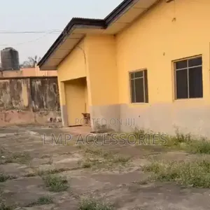 8bdrm Bungalow in Akure for sale