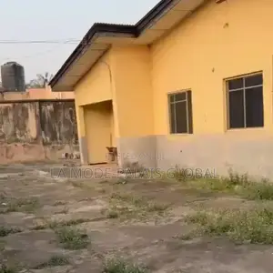 8bdrm Bungalow in Akure for sale