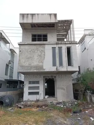 5bdrm Duplex in Avon Estate, Chevron for sale