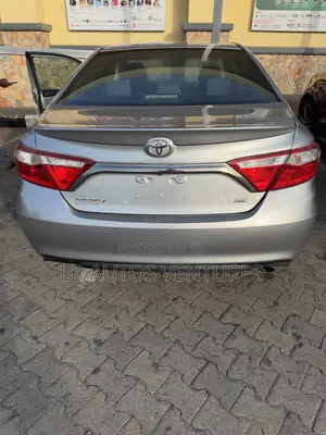 Toyota Camry 2016 Silver