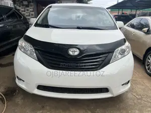 Toyota Sienna 7 Passenger 2012 White