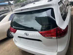 Toyota Sienna 7 Passenger 2012 White