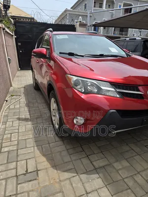 Toyota RAV4 XLE 4dr SUV (2.5L 4cyl 6A) 2014 Red