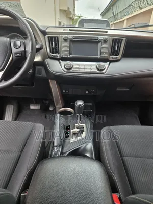 Toyota RAV4 XLE 4dr SUV (2.5L 4cyl 6A) 2014 Red