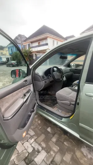 Toyota Sienna 2007 Green