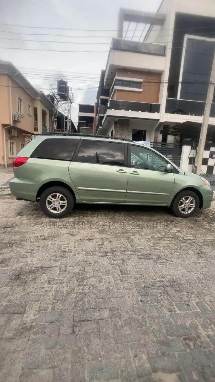 Toyota Sienna 2007 Green
