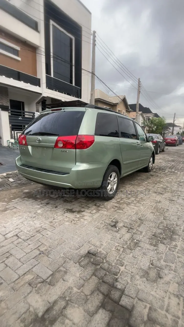 Toyota Sienna 2007 Green