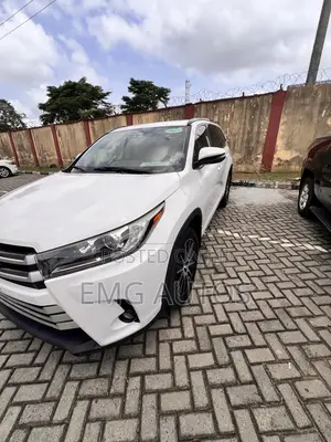 Toyota Highlander SE 4x4 V6 (3.5L 6cyl 8A) 2017 White