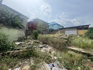 An Empty Land Measuring 350sqm