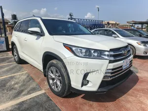 Toyota Highlander XLE 4dr SUV AWD (3.5L 6cyl 6A) 2014 White