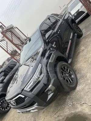 Toyota Hilux 2025 Black