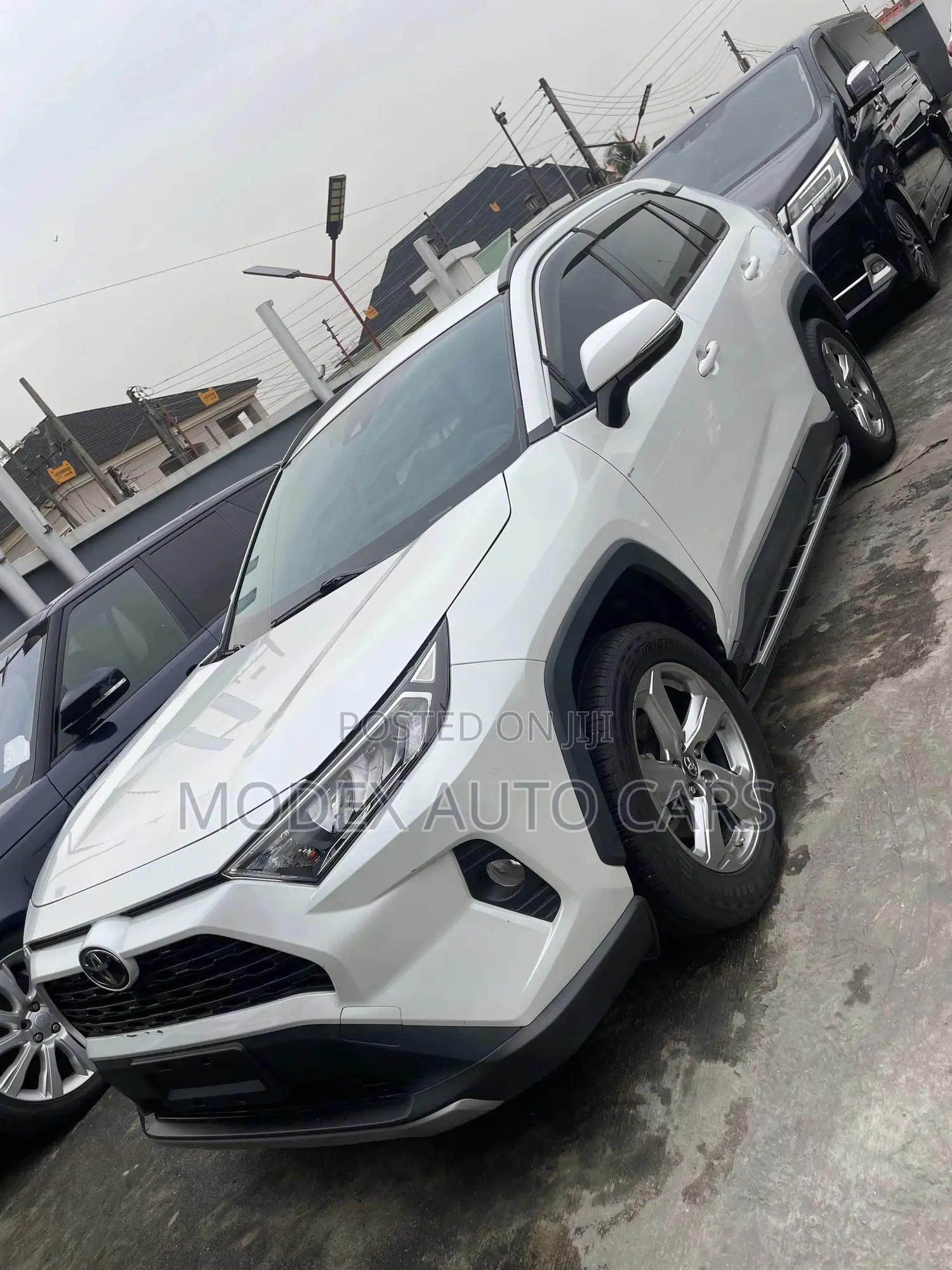 Toyota RAV4 2021 White