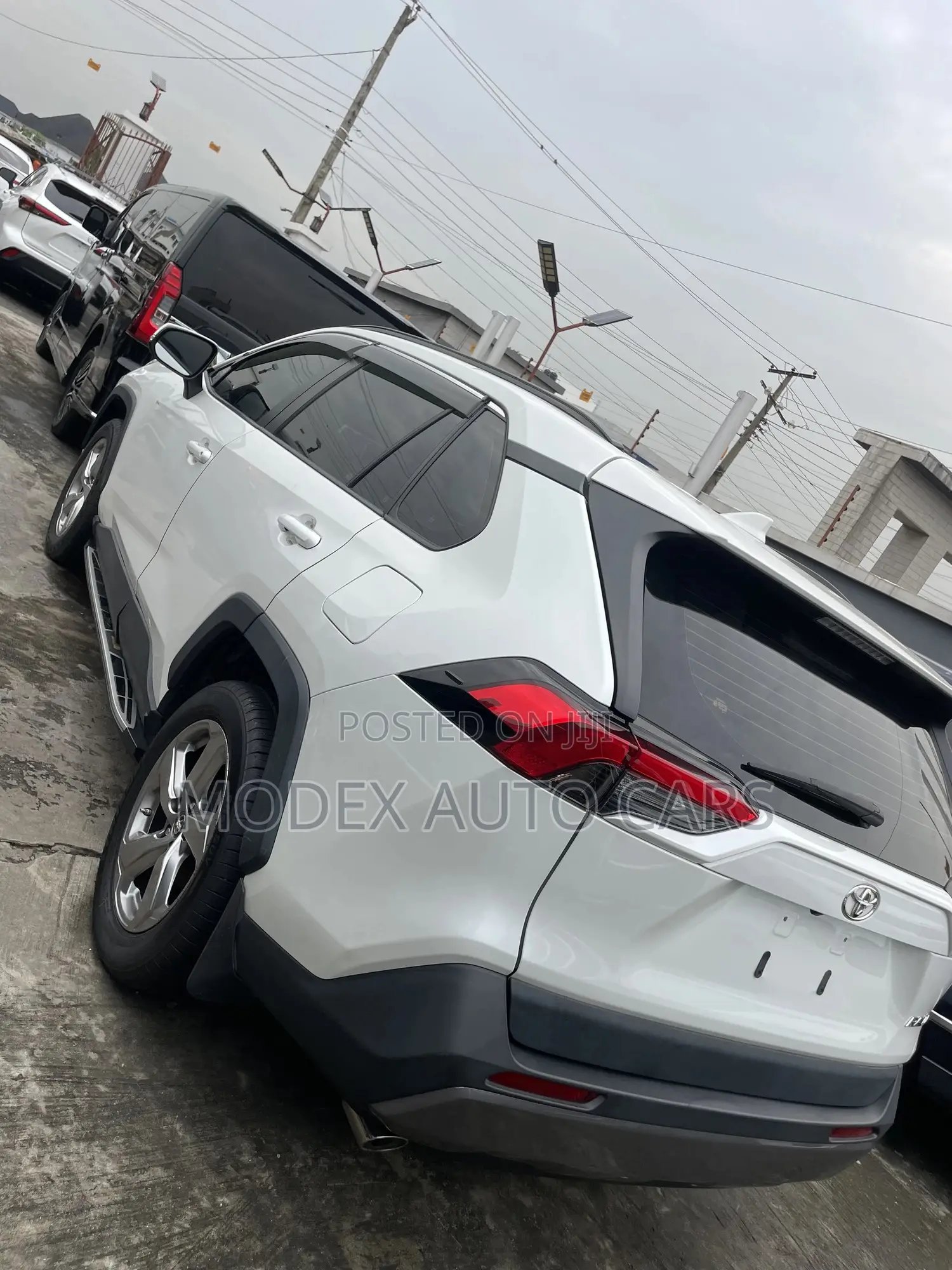 Toyota RAV4 2021 White